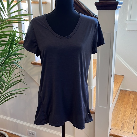 Old Navy Active Go Dry TWO LARGE SHIRTS One is light gray, one is charcoal gray - Picture 2 of 7